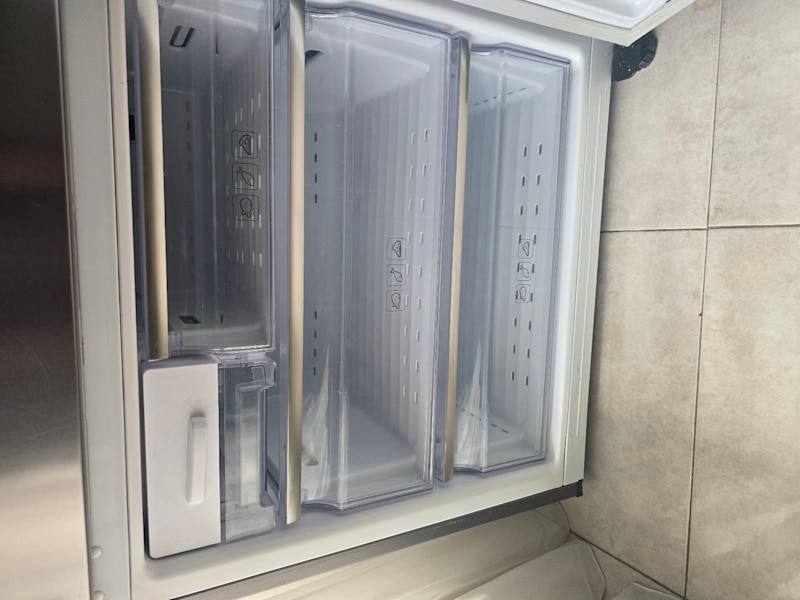 Fridge - Samsung63470145398275113