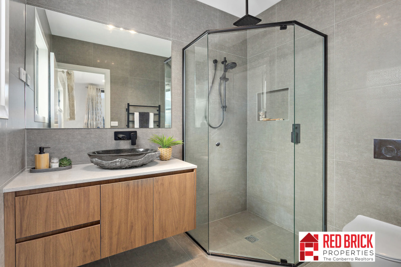 INVESTORS ONLY - OFFERS OVER $1,390,000 ONLY - RENTED $950 PER WEEK62929679553923113