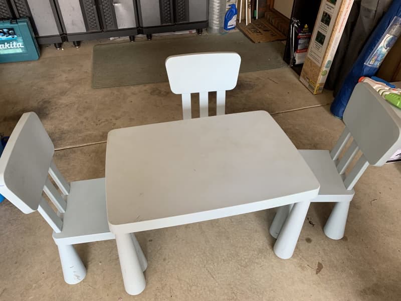 gumtree childrens table and chairs