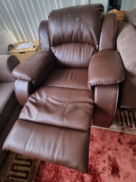 Recliner chair, large leather62863371476225111