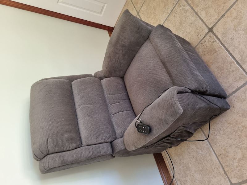 Indiana Recliner Lift Chair – The Throne of Comfort – $80062863369373185112