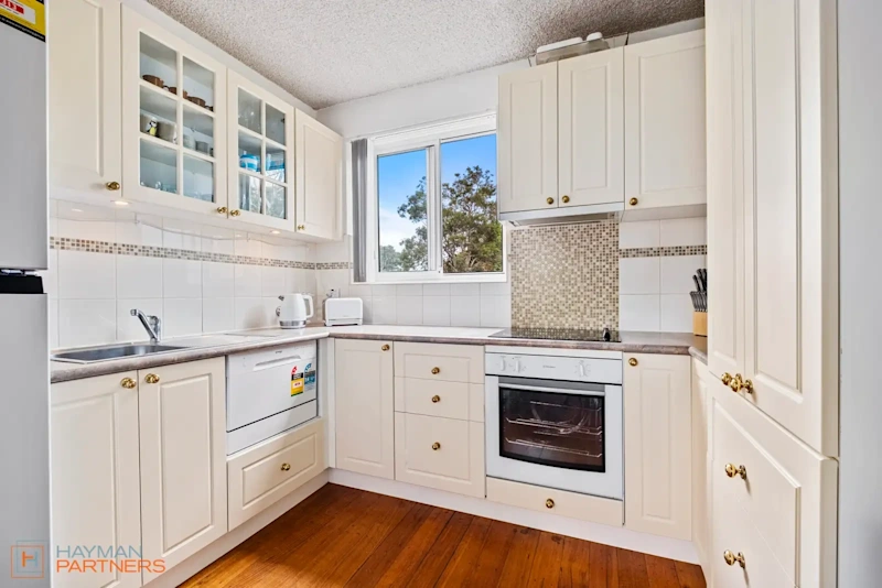 First floor unit in highly convenient location629296779095061127