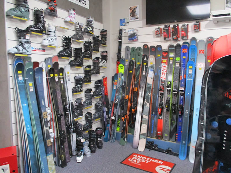 Ski & Snowboard retail and rental shop63438933742593113