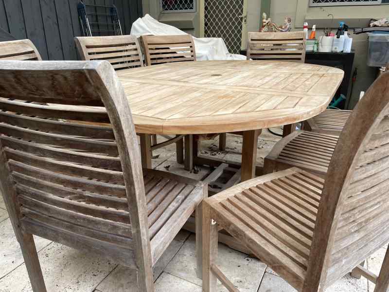 round wire outdoor table