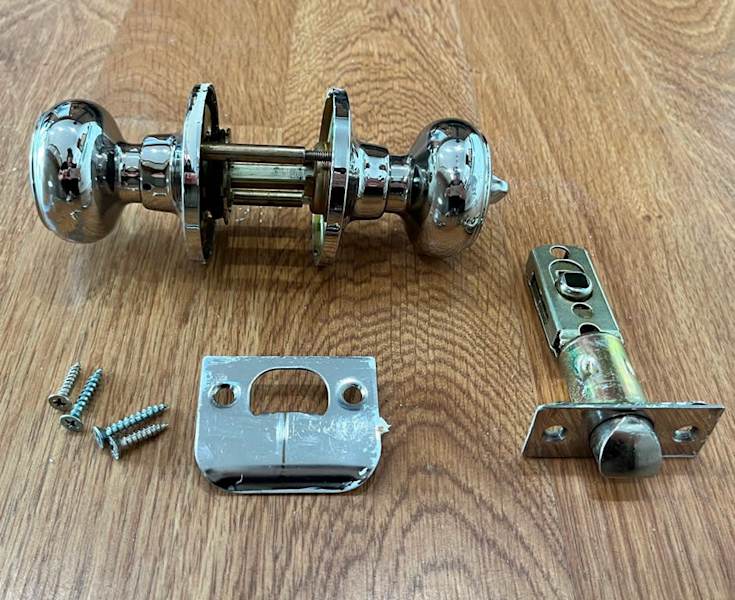 Internal Door Handle & Striker Plate with Privacy Lock63006516814466111