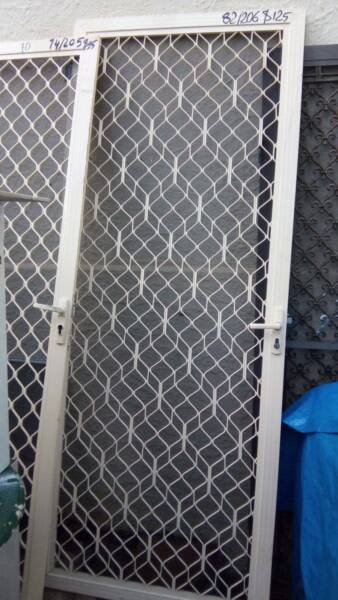 82/206 CM SECURITY DOOR CREAM PRIMROSE CAN DEL63440193192707110