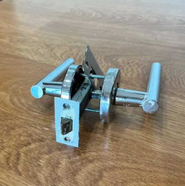 Internal Lever Door Handle with Striker Plate63006548272130111