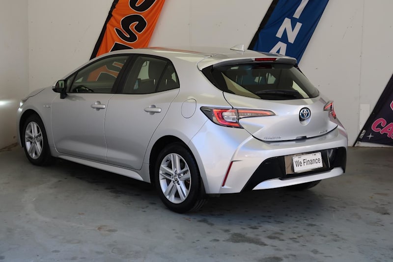 2022 Toyota Corolla Silver Pearl Hatchback62937623750657112