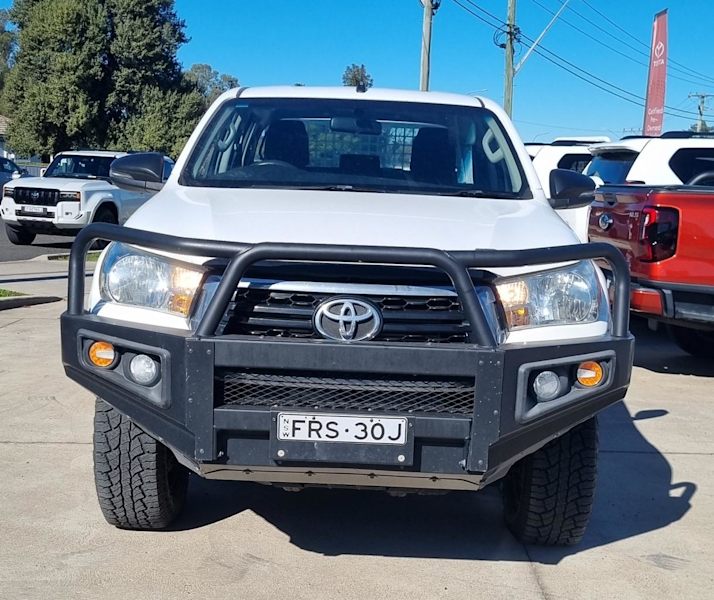 2019 Toyota Hilux (No Series) SR Glacier White 6 Speed Manual Dual Cab Chassis62935685835010111