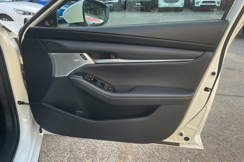 2024 Mazda 3 BP2HLA G25 SKYACTIV-Drive Astina Snowflake White Pearl 6 Speed Sports Automatic62882730936065114