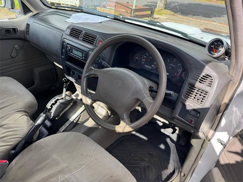 2000 Nissan Patrol GU DX (4x4) White 5 Speed Manual 4x4 Leaf Cab Chassis62937622189569114