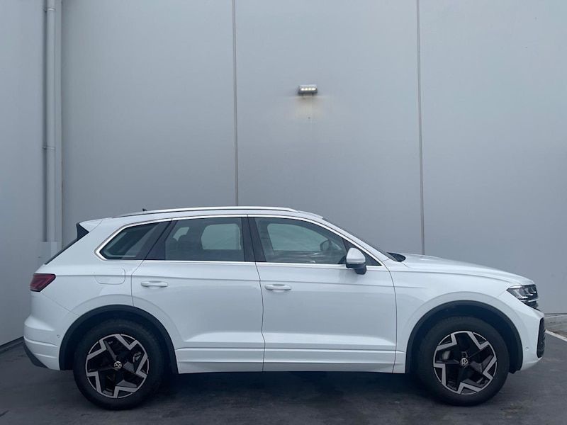 2024 Volkswagen Touareg RC MY24 170TDI Tiptronic 4MOTION Pure White 8 Speed Sports Automatic Wagon62936663918850112