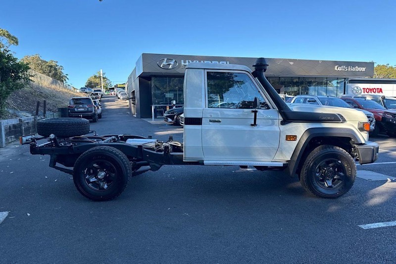 2025 Toyota Landcruiser Vdjl79R GXL French Vanilla 5 Speed Manual Cab Chassis62935682014595112