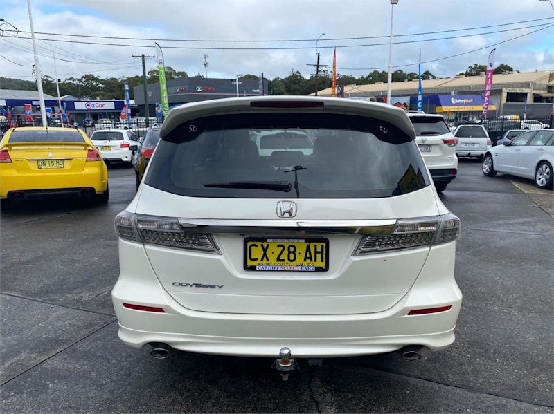 2012 Honda Odyssey RB MY12 Luxury White 5 Speed Automatic Wagon62882727075458113