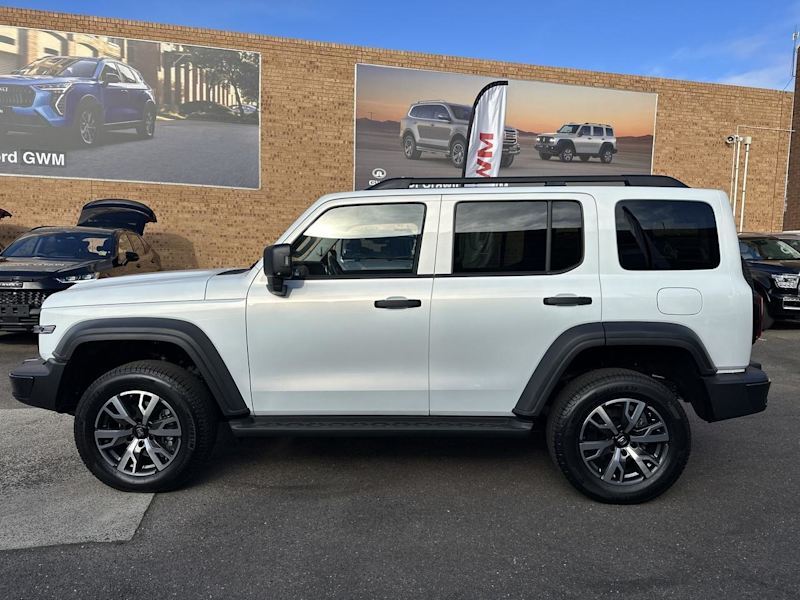 2025 GWM Tank 300 Ultra Hybrid Crystal White Automatic SUV62937625944322113