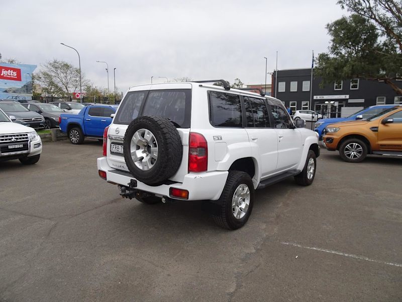2004 Nissan Patrol GU IV MY05 ST-L White 4 Speed Automatic Wagon62934704446593113