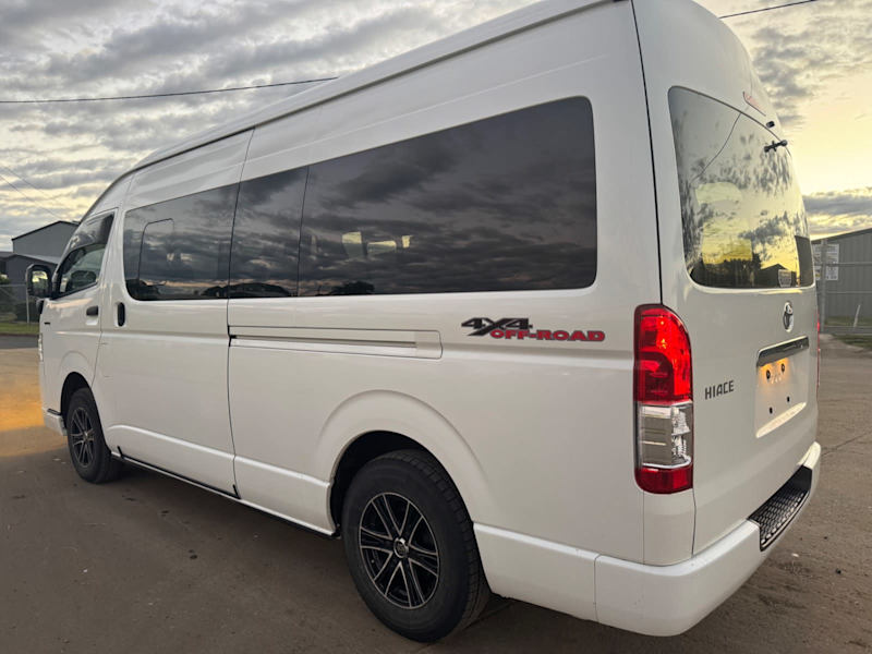 2021 TOYOTA 4WD HIACE SLWB GL, low kms, 4x4!!!62935684345730111
