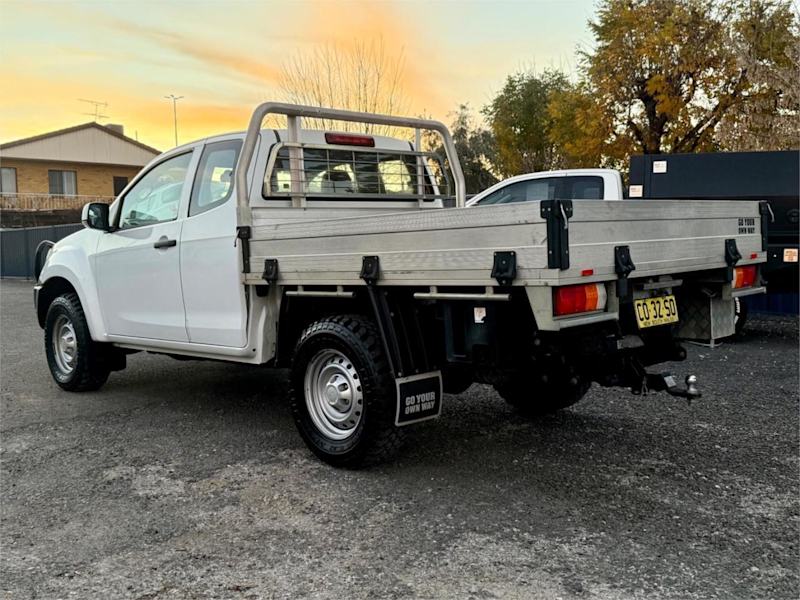 2017 Isuzu D-MAX SX White 6 Speed Sports Automatic Cab Chassis62882766216194114