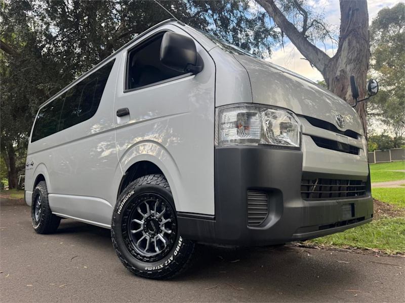 2020 Toyota HiAce GDH206R MY20 UPGRADE 2020 DX-GL 4WD 6 Seater 4WD 6 Seater Silver Automatic62935692466818112