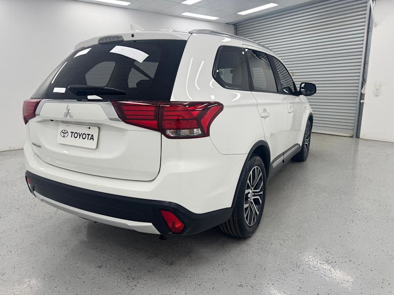 2018 Mitsubishi Outlander ZL ES White Constant Variable SUV62936659005569112