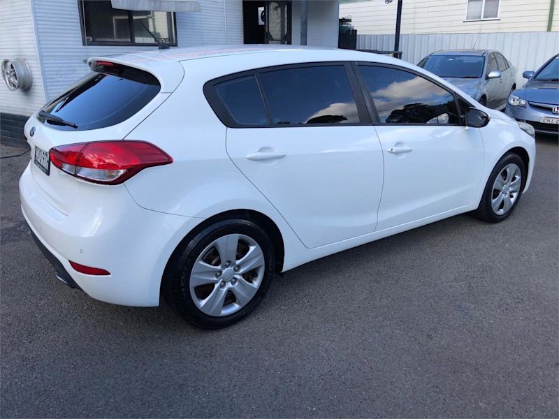 2014 Kia Cerato YD MY15 S White 6 Speed Sports Automatic Hatchback62886406461057111