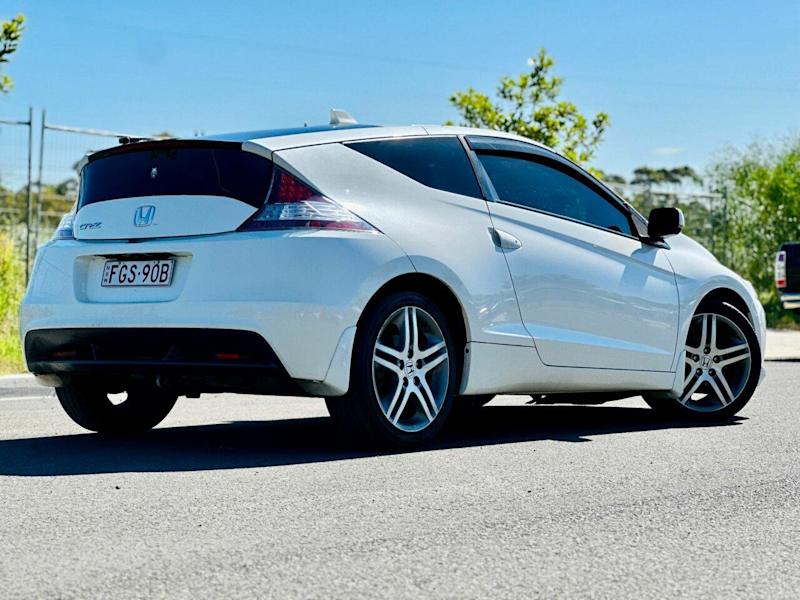 2011 Honda CR-Z Luxury Hybrid White Continuous Variable Coupe62885350431746112