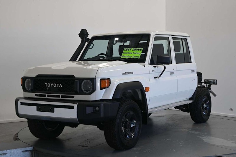 2025 Toyota Landcruiser Vdjl79R GXL Double Cab White 5 Speed Manual Cab Chassis62933707115777110