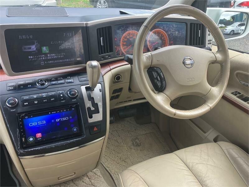 2005 Nissan Elgrand E51 White 5 Speed Automatic Wagon62934695315714111