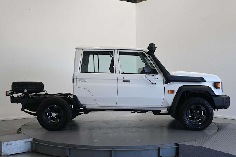 2025 Toyota Landcruiser Vdjl79R GXL Double Cab White 5 Speed Manual Cab Chassis62933707115777112