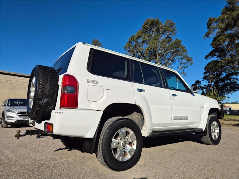 2007 Nissan Patrol GU IV MY06 ST White 5 Speed Manual Wagon62933704923777112