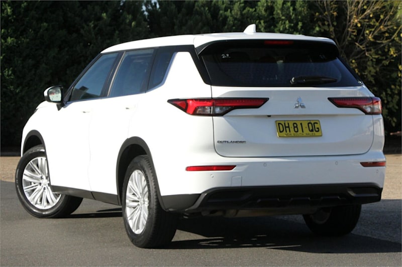 2023 Mitsubishi Outlander ZM MY23 ES 2WD White 8 Speed Constant Variable Wagon62935691316737112