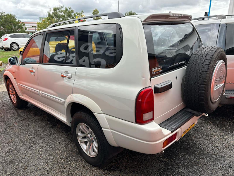 2003 Suzuki XL-7 JA627 (4x4) White 5 Speed Manual Wagon62936658023298111