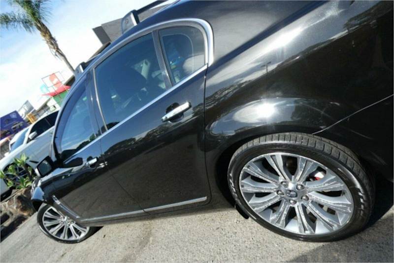 2014 Holden Calais VF V Black 6 Speed Automatic Sedan62933712158211114