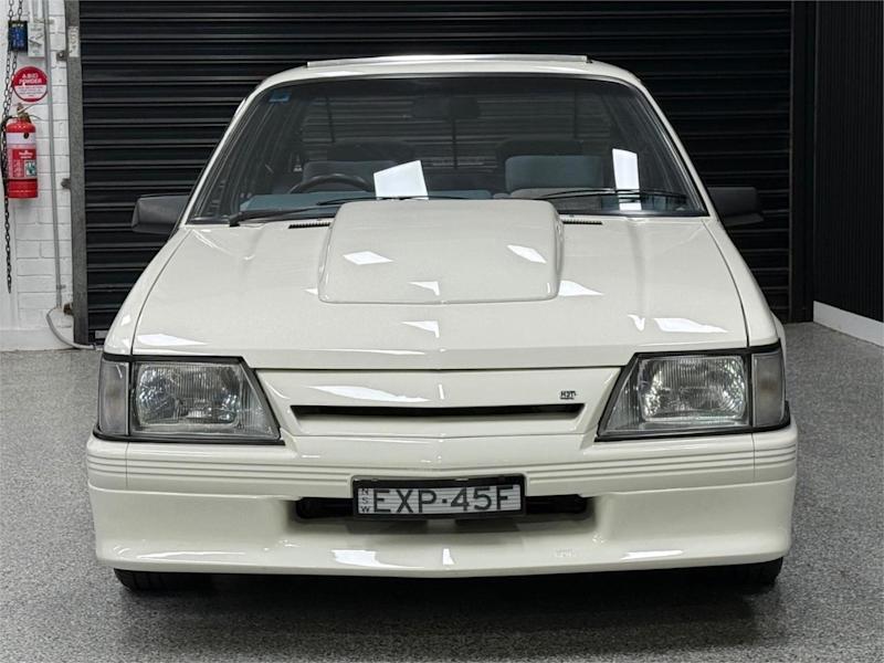 1985 Holden Commodore VK SS White 5 Speed Manual Sedan62934702642817113