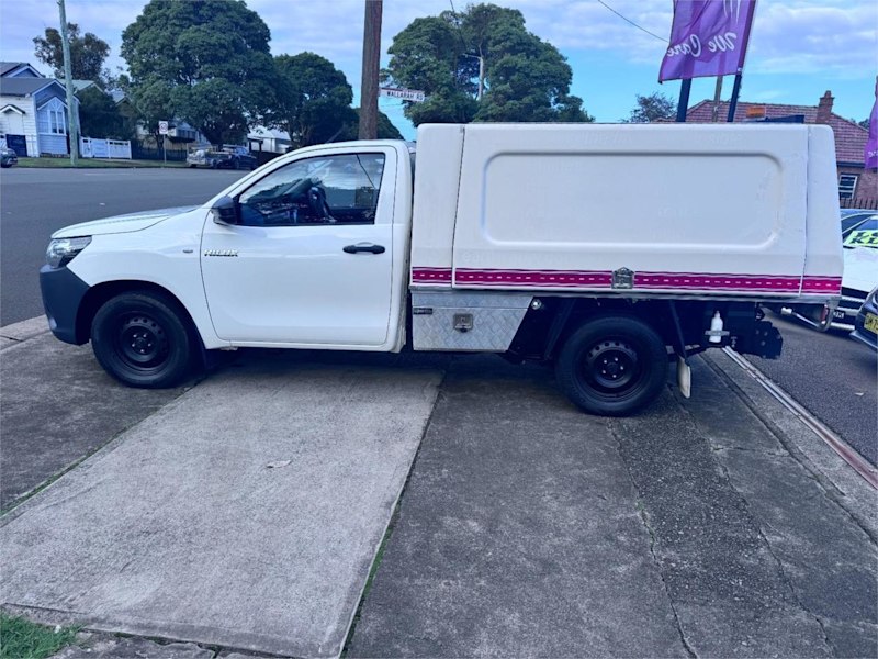 2017 Toyota Hilux GUN122R MY17 Workmate White 5 Speed Manual Cab Chassis62882736342273114