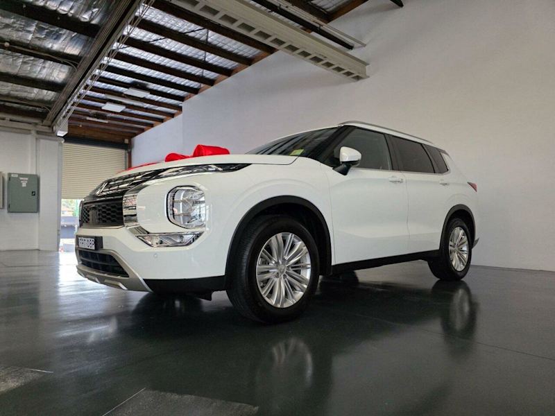2022 Mitsubishi Outlander ZM MY23 LS Wagon 7st 5dr CVT 8sp 2WD 710kg 2.5i White Automatic Wagon62885349082625114