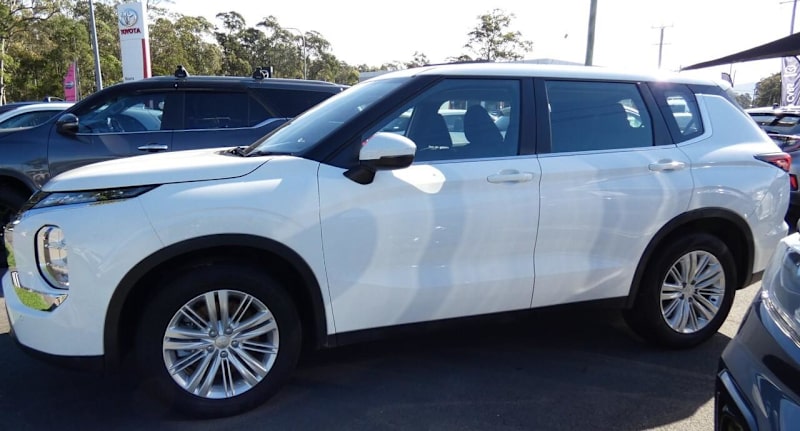 2023 Mitsubishi Outlander ZM MY23 ES 7 Seat (2WD) White 8 Speed CVT Auto 8 Speed Wagon62934702655747112