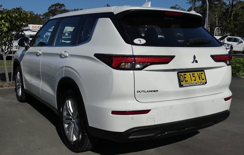 2023 Mitsubishi Outlander ZM MY23 ES 7 Seat (2WD) White 8 Speed CVT Auto 8 Speed Wagon62936663102849114