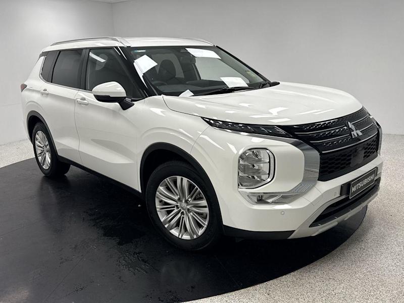 2023 Mitsubishi Outlander ZM MY24 LS 2WD White 8 Speed Constant Variable Wagon62932714155651110