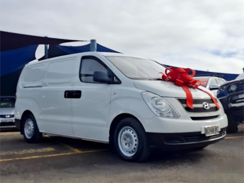 2010 Hyundai iLOAD TQ-V White 5 Speed Sports Automatic Van62937626357891111