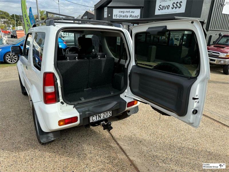 2013 Suzuki Jimny Sierra (4x4) White 5 Speed Manual 4x4 Wagon62934694789763114