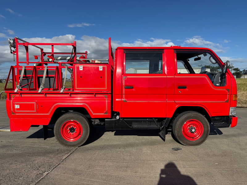 1996 TOYOTA 4WD Fire-Truck, 10k kms, diesel, 4X4!!629356839129621118