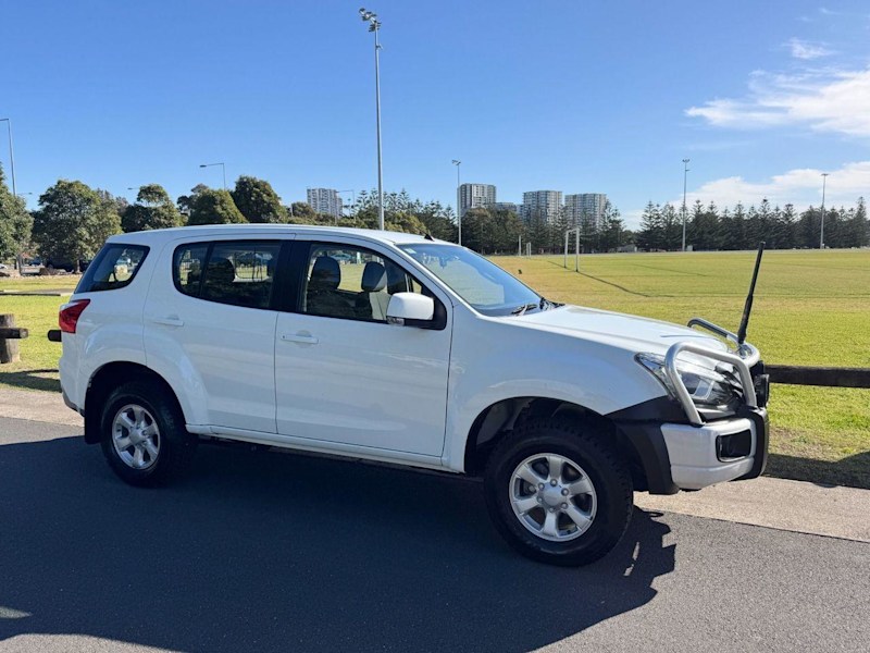 2019 Isuzu MU-X White Automatic Wagon62933711928961110