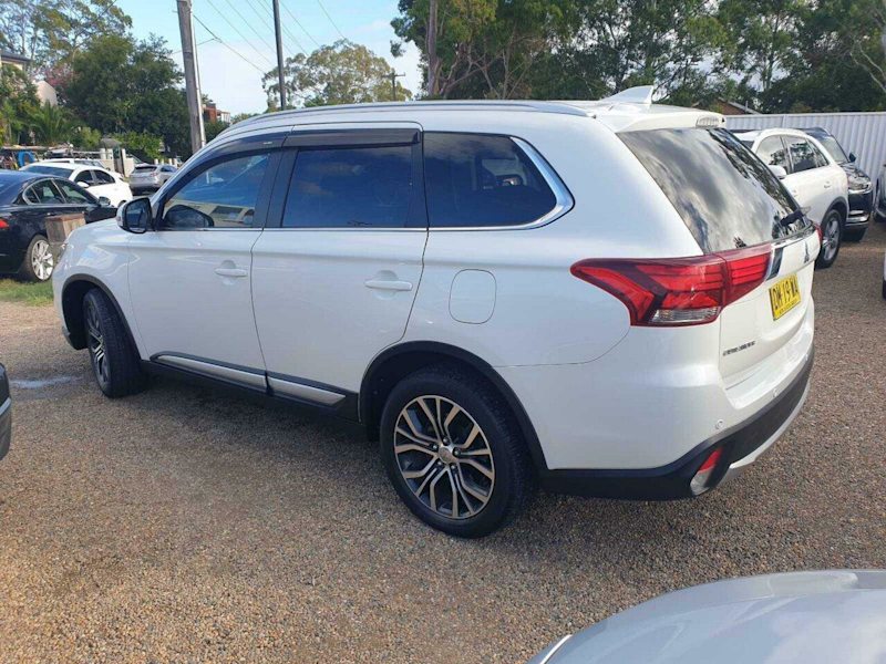 2017 Mitsubishi Outlander ZK MY17 LS (4x2) 7 SEATS White Continuous Variable Wagon62932712546817114