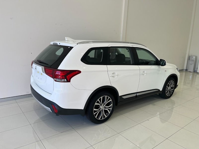 2018 Mitsubishi Outlander ZL MY18.5 ES 2WD ADAS White 6 Speed Constant Variable Wagon62938582309251113