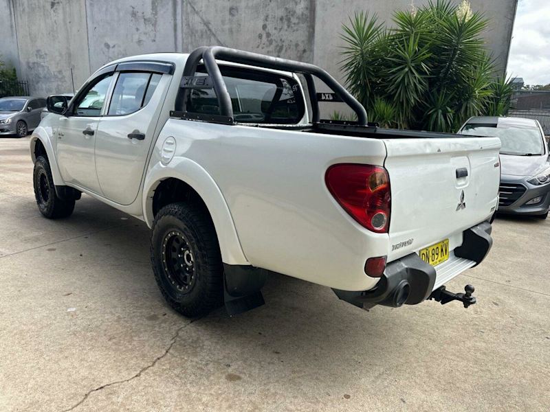 2011 Mitsubishi Triton MN MY11 GL-R Double Cab White 5 Speed Manual Utility62934704324355113