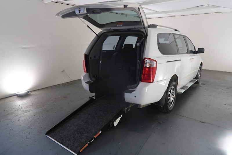 2011 Kia Grand Carnival VQ MY12 SLi White 6 Speed Sports Automatic Wagon62933707052930112