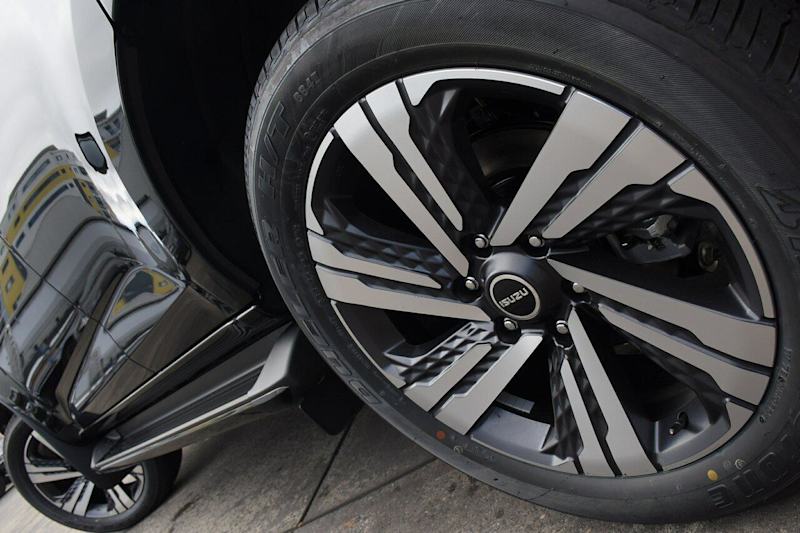 2025 Isuzu MU-X RJ MY25 LS-T Rev-Tronic Basalt Black 6 Speed Sports Automatic Wagon62933711008259113