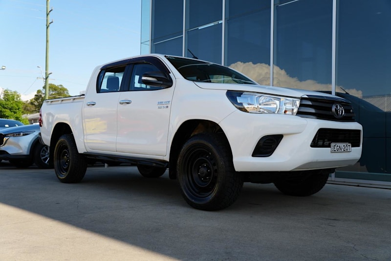 2017 Toyota Hilux GUN126R SR (4x4) Glacier White 6 Speed Manual Dual Cab Utility62935693184898110