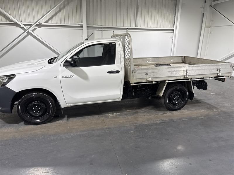 2017 Toyota Hilux GUN122R Workmate White 5 Speed Manual Cab Chassis62932714576898111